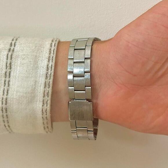 Y2K Silver Quartz Watch with Black Minimal Dial Unisex 8.5" New - Picture 4 of 8